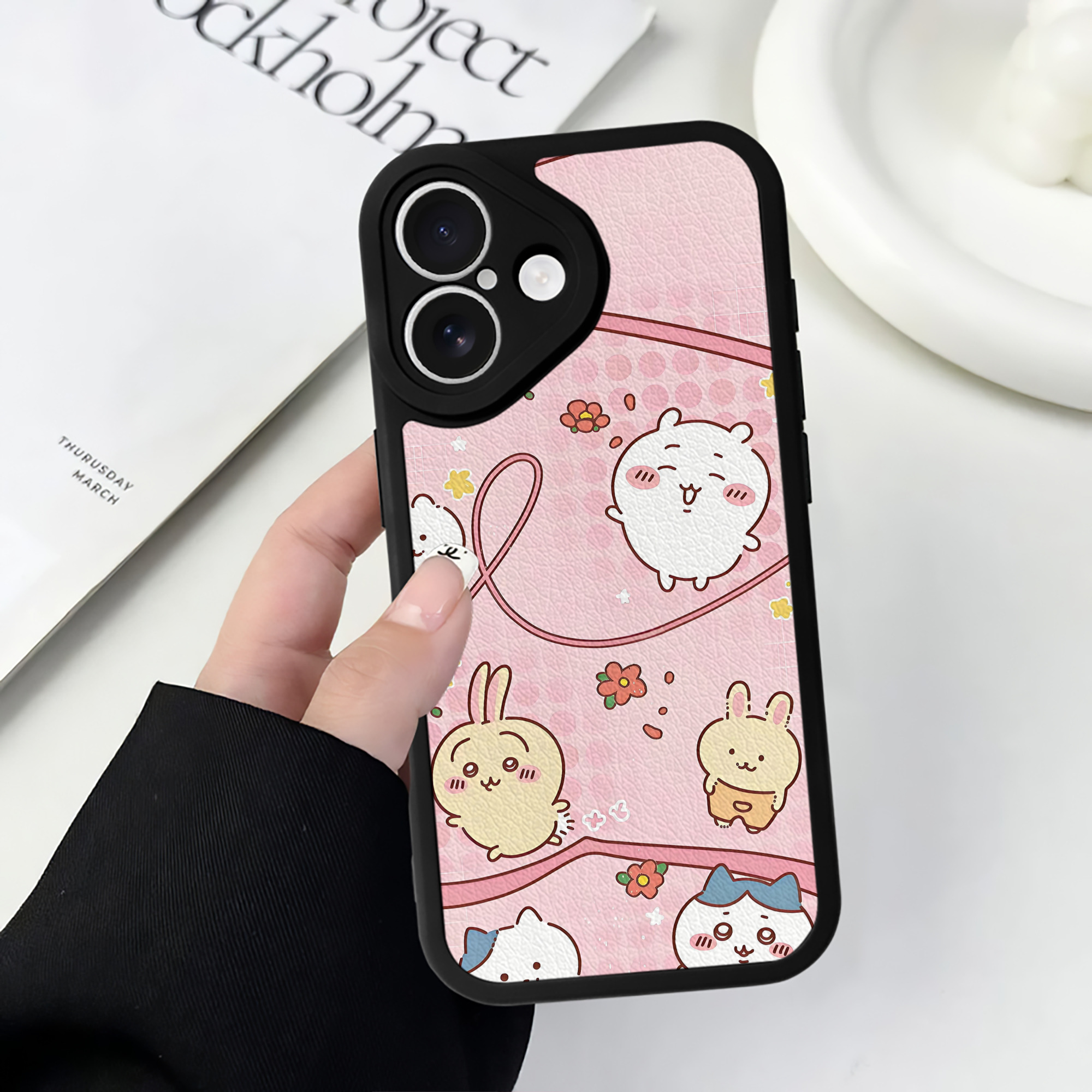 （画像用） ちいかわ Chii-kawa 【iPhone 16シリーズ対応】シリコンスマホケース（レザー調） 材質：シリコン